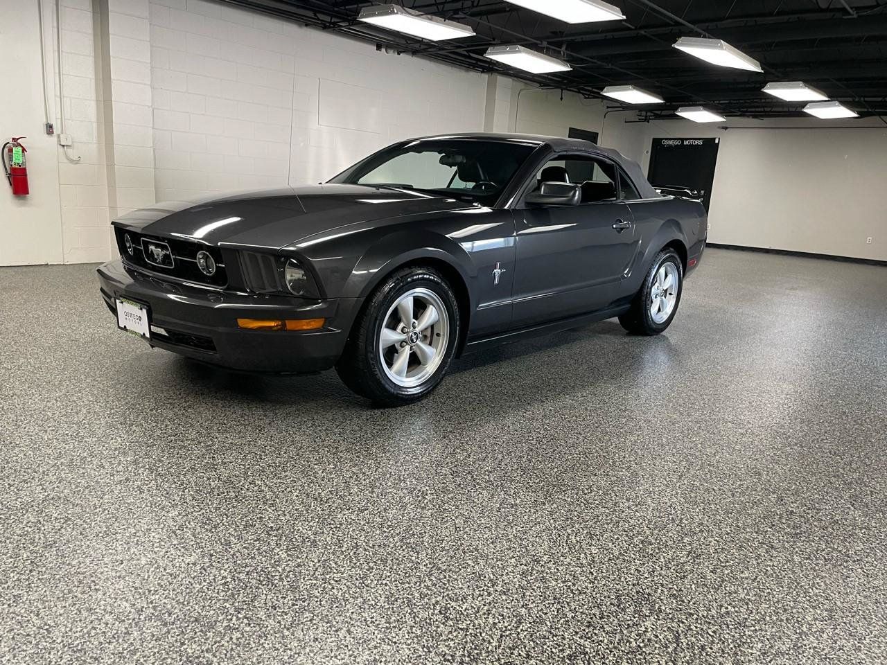 Used 2007 Ford Mustang Convertible RWD image 9