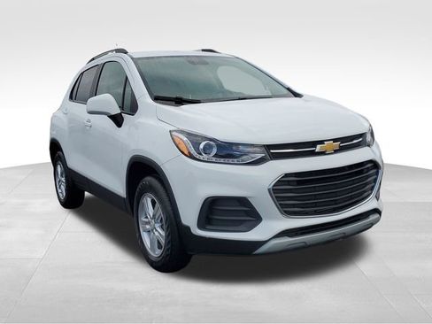 Certified 2022 Chevrolet Trax LT w/ LT Convenience Package image 7