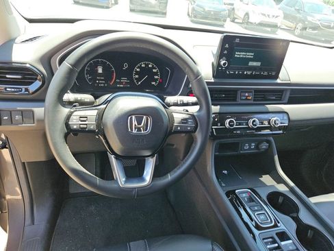 Used 2025 Honda Pilot EX-L image 17