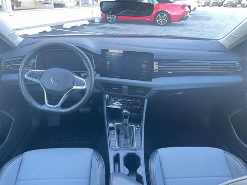 Used 2025 Volkswagen Jetta SE image 32