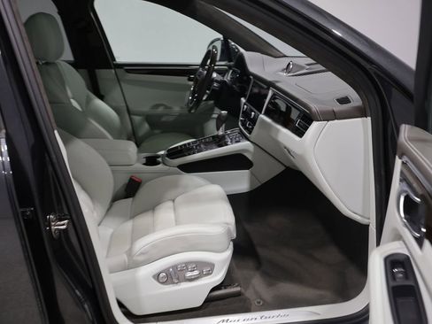 Used 2021 Porsche Macan Turbo AWD/4WD image 21