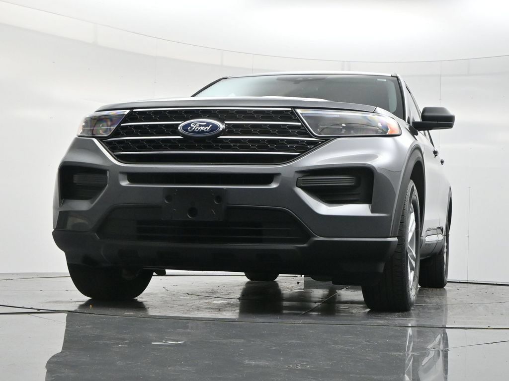 Used 2023 Ford Explorer XLT AWD/4WD image 46