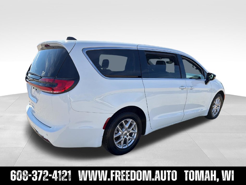 Used 2025 Chrysler Pacifica Select FWD image 8