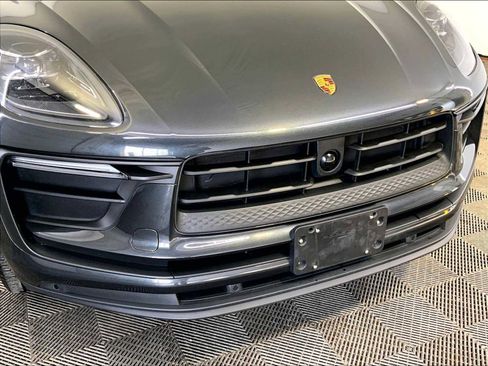 Certified 2024 Porsche Macan image 34