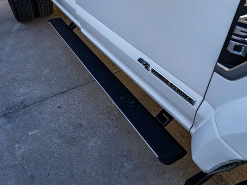 Used 2022 Ford F450 Limited w/ FX4 Off-Road Package image 13