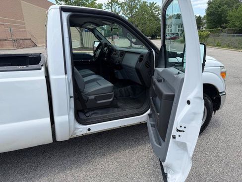 Used 2014 Ford F250 XL w/ Power Equipment Group RWD image 16