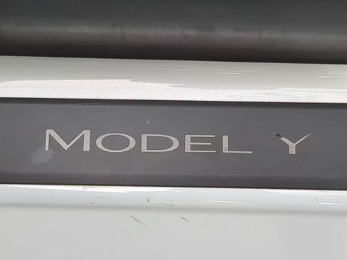Used 2024 Tesla Model Y Performance AWD/4WD image 12