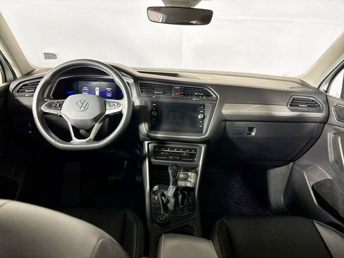 Certified 2022 Volkswagen Tiguan SE image 13