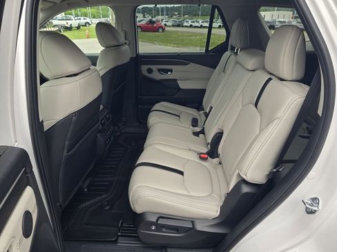 New 2026 Honda Pilot Touring image 12