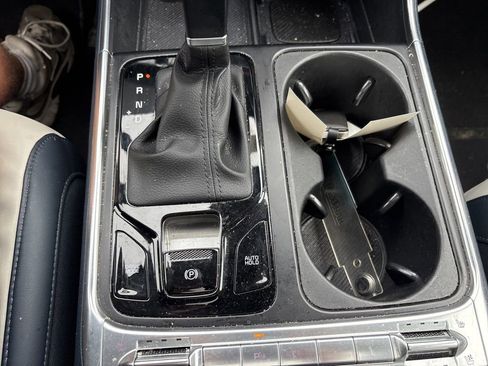 Used 2025 Kia Carnival SX FWD image 25