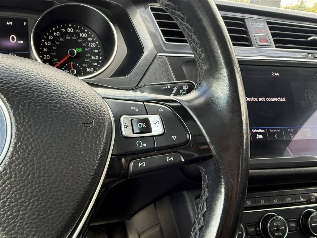 Used 2018 Volkswagen Tiguan SEL AWD/4WD image 34