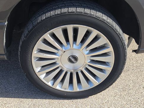Used 2016 Lincoln Navigator Select RWD image 31