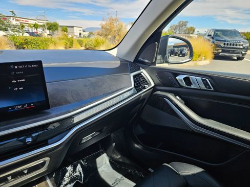 Used 2025 BMW X7 xDrive40i w/ Premium Package AWD/4WD image 57