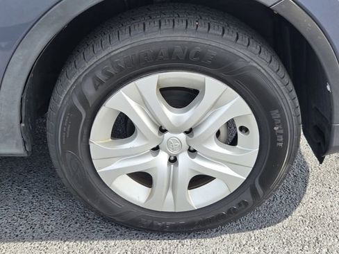 Used 2014 Toyota RAV4 LE FWD image 21