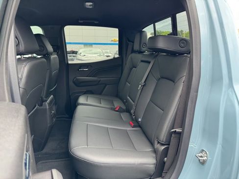 New 2025 Chevrolet Colorado LT w/ LT Convenience Package RWD image 9