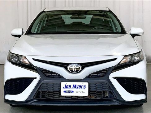 Used 2024 Toyota Camry SE FWD image 3