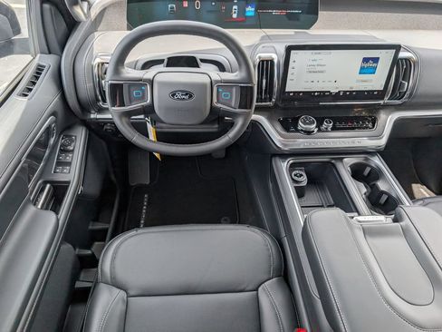 New 2026 Ford Expedition Platinum w/ Stealth Appearance Package AWD/4WD image 9
