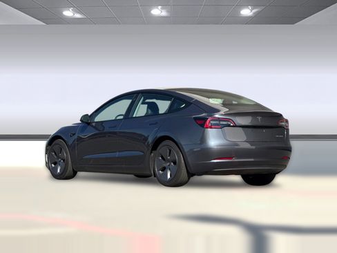 Used 2023 Tesla Model 3 Standard Range image 3