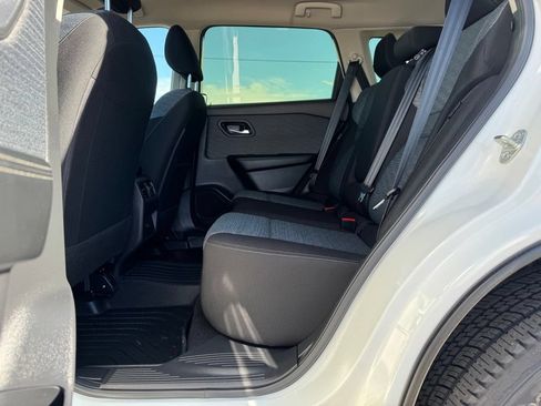 Used 2023 Nissan Rogue SV AWD/4WD image 8