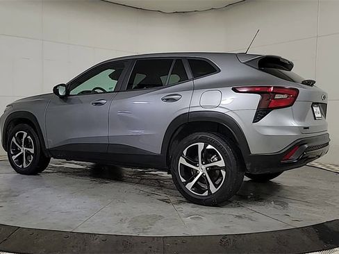 Certified 2024 Chevrolet Trax RS w/ Driver Confidence Package image 5