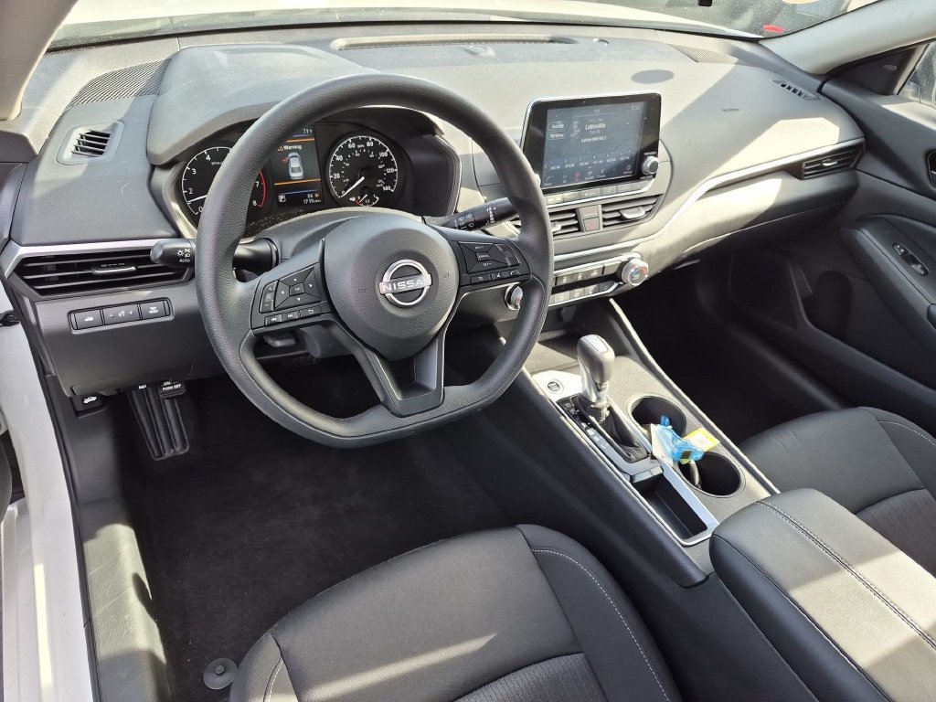Used 2025 Nissan Altima 2.5 S FWD image 10