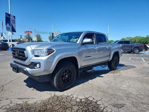 Used 2022 Toyota Tacoma SR5 RWD image 8