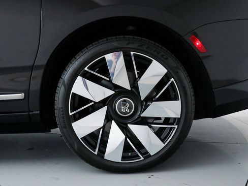 Used 2025 Rolls-Royce Cullinan image 50