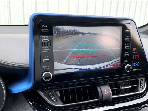 Used 2019 Toyota C-HR XLE image 17