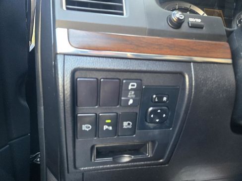 Used 2020 Toyota Land Cruiser Heritage Edition image 46