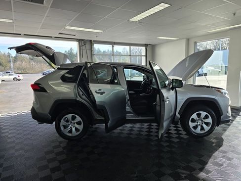 Used 2025 Toyota RAV4 LE image 18