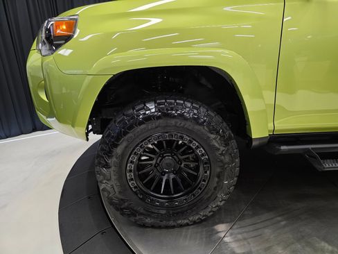 Used 2023 Toyota 4Runner TRD Off-Road Premium w/ Moonroof Package AWD/4WD image 43