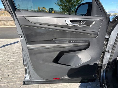 Certified 2024 Volkswagen Atlas Cross Sport SE image 12