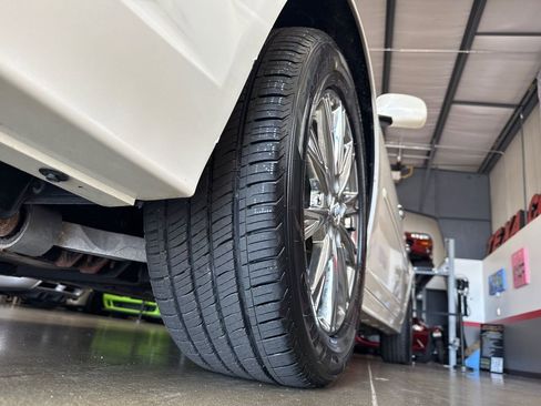 Used 2011 Buick Lucerne CXL image 37