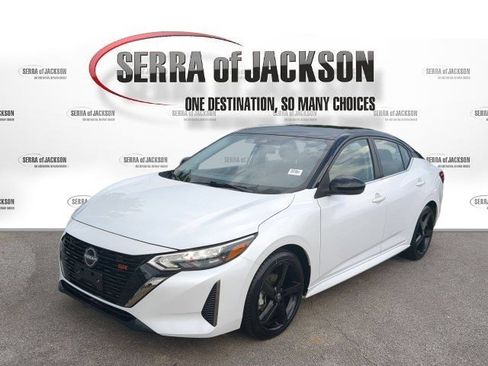 Used 2025 Nissan Sentra SR FWD image 3