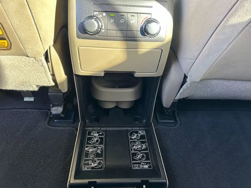 Used 2011 Toyota Highlander 2WD w/ Tech Pkg image 27