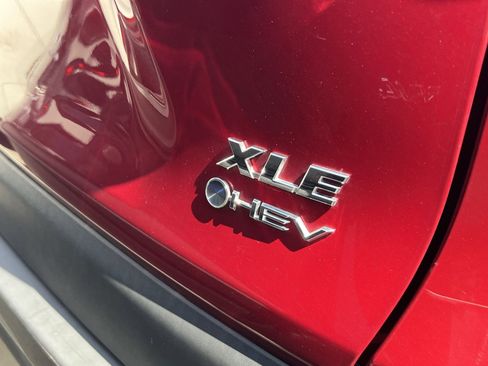 Used 2025 Toyota RAV4 XLE AWD/4WD image 22