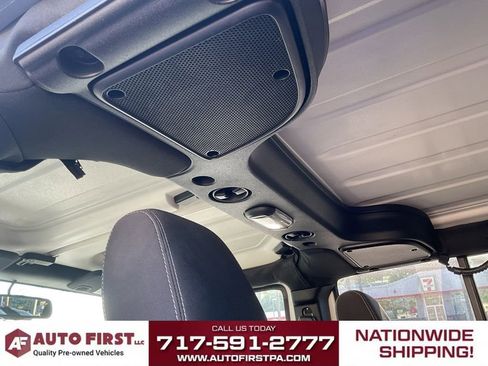 Used 2018 Jeep Wrangler Unlimited Sahara AWD/4WD image 9
