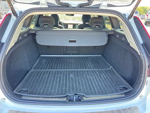 Used 2025 Volvo V60 B5 Cross Country Plus AWD/4WD image 16