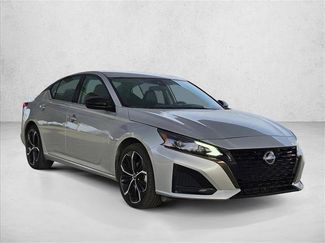 Used 2024 Nissan Altima 2.5 SR video 3