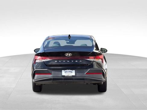 Used 2024 Hyundai Elantra SEL FWD image 6