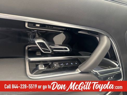 Used 2023 Land Rover Range Rover SE image 7