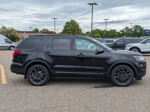 Certified 2018 Ford Explorer XLT w/ Equipment Group 202A AWD/4WD image 8