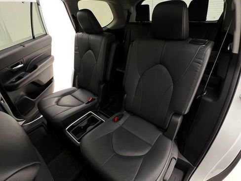 Used 2024 Toyota Grand Highlander AWD image 15