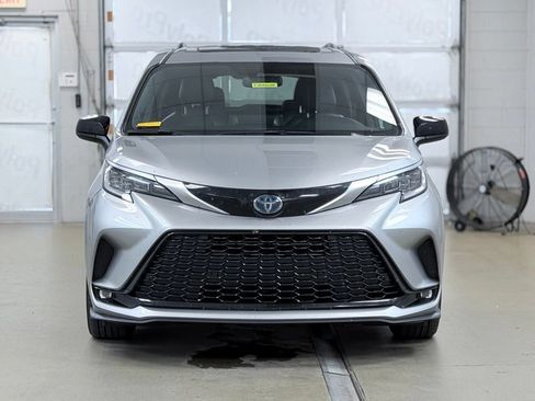Used 2024 Toyota Sienna XSE w/ XSE Plus Package AWD/4WD image 2