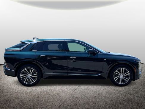 Used 2024 Cadillac Lyriq Luxury w/ LPO, Floor Liner Package AWD/4WD image 4