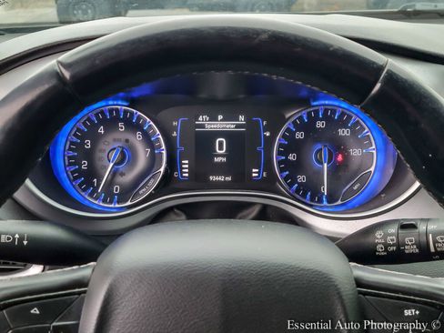 Used 2018 Chrysler Pacifica Touring Plus image 21