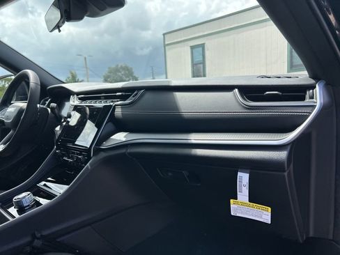 New 2025 Jeep Grand Cherokee Laredo X w/ Luxury Tech Group I image 22