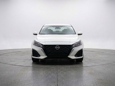 Used 2025 Nissan Altima 2.5 SV FWD image 2