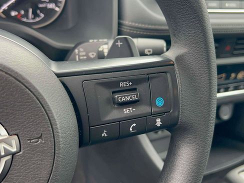 Used 2024 Nissan Rogue SV image 25