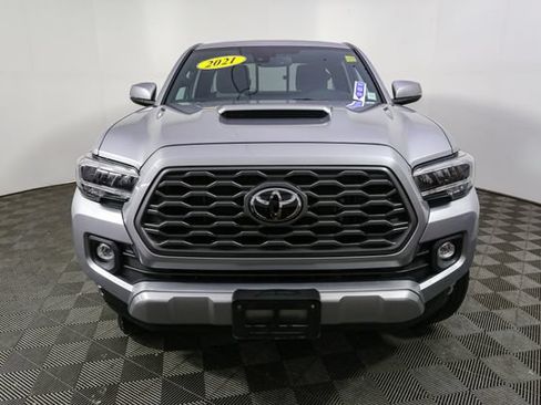 Used 2021 Toyota Tacoma TRD Sport w/ TRD Premium Sport Package AWD/4WD image 4